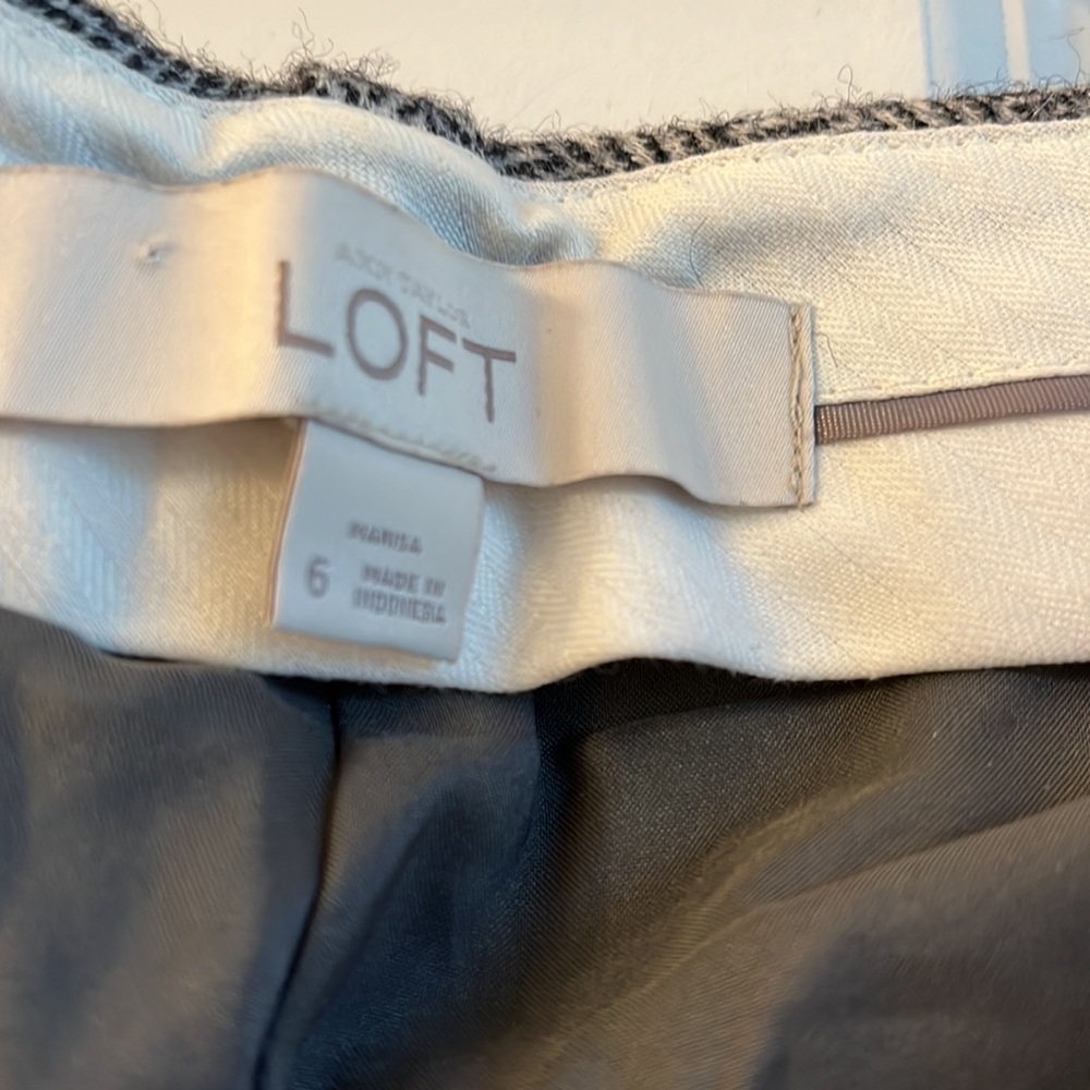 Gorgeous, Gray And White Patterned Loft Pants - image 3